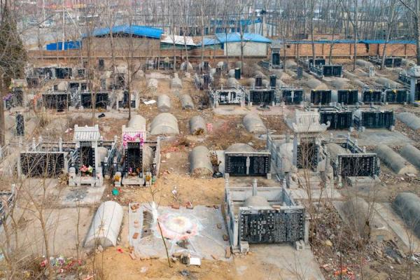 解析土葬与骨灰葬墓地风水讲究