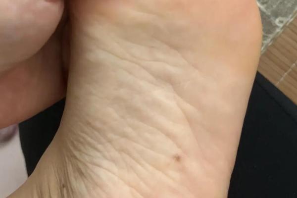 算命看脚相,脚心窝深的命运脚相