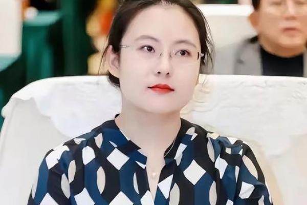 她只能作一名记者吗？紫微斗数实例解读