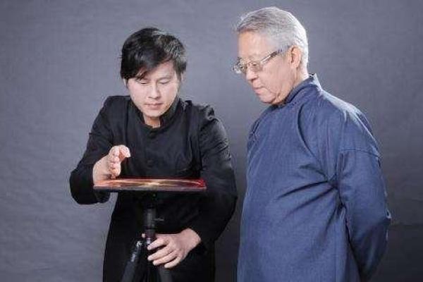 风水大师的_为什么门前要放把刀