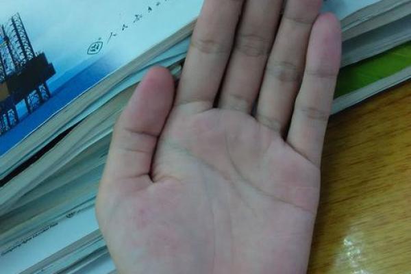算命先生主动邀请看手相