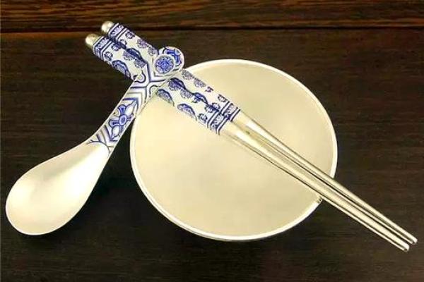风水知识：饭碗的风水禁忌，不要不信，真的有讲究！！