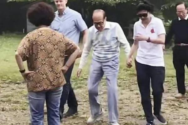 李嘉诚：什么女人能成为李家儿媳妇？八字总结，长媳手段了得！